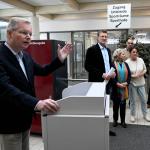 1. Bürgermeister Jan Neusiedl eröffnet Kinderplanschbecken